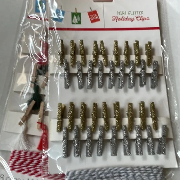 Holiday Card Clips and Ribbon New in Package - Picture 6 of 6